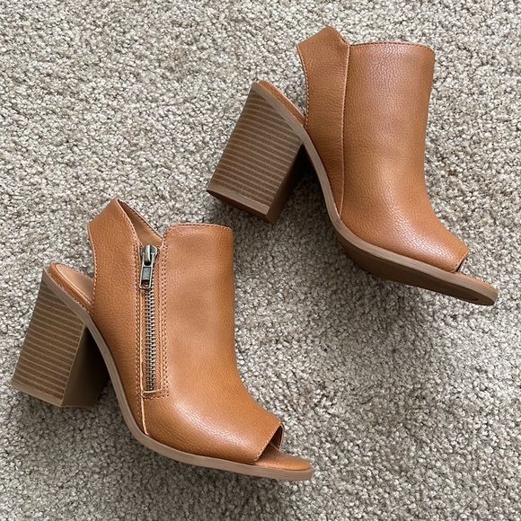 Brand new open tow cognac booties - Picture 4 of 4